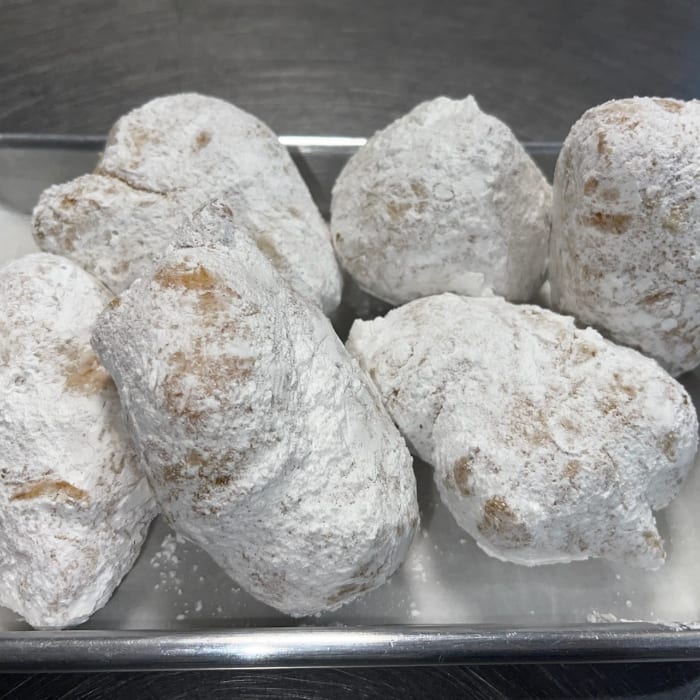 Zeppolis.